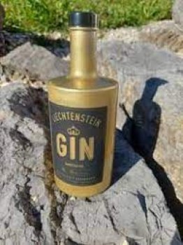 Liechtenstein Gin in Goldflasche 48% Destillerie Steinauer Eschen 50cl
